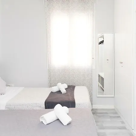 Spectacularly Updated For Large Groups! Apartament Sewilla